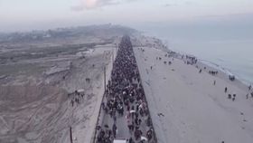 VIDEO Palestinienii se întorc în ruine. Israelul le-a permis să revină în nordul Fâșiei Gaza